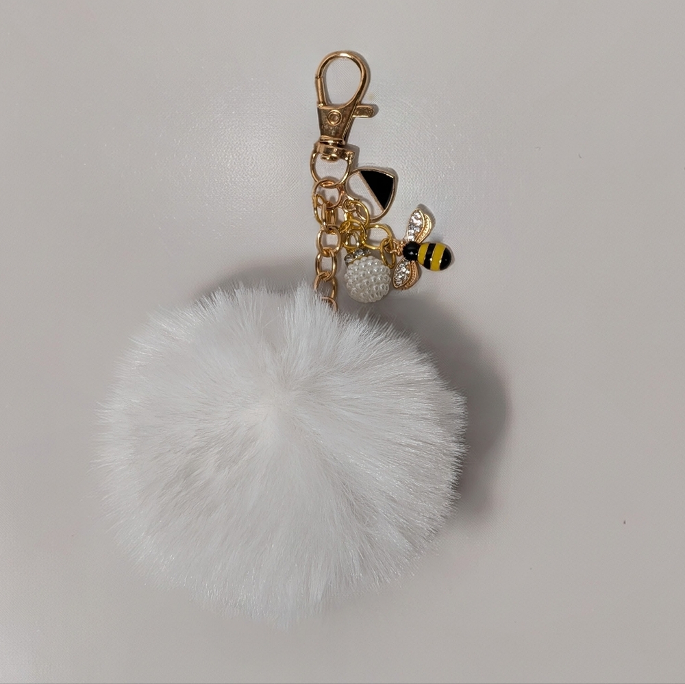 🤍 Handcrafted White Faux Fur Pom Pom Bag Charm with Bee & Pearl Accent – Large